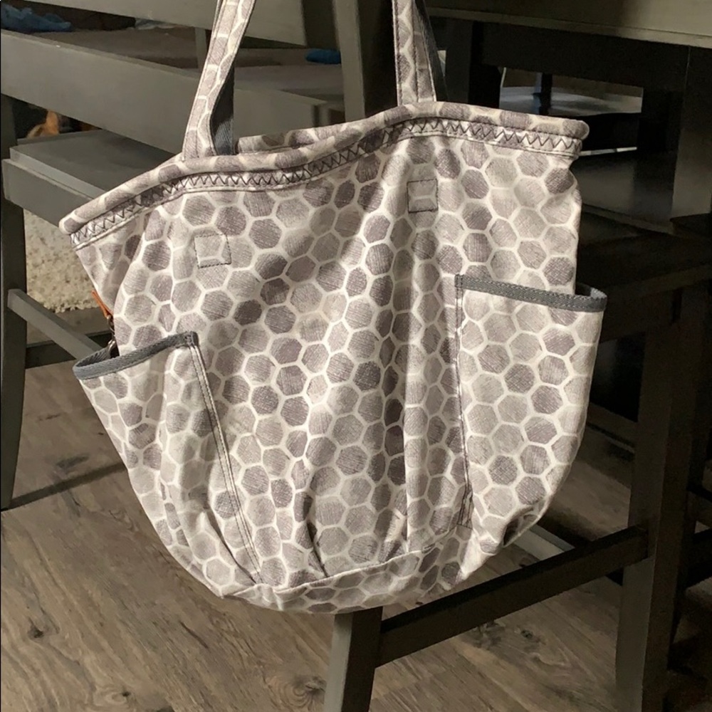 Retro metro tote! 💼